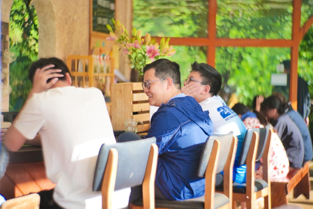 Cựu sinh viên xuất sắc thế giới học như thế nào?