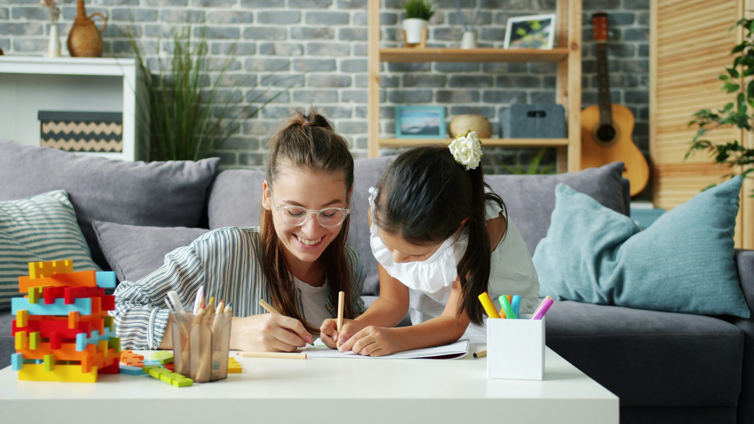 Cùng con học viết sáng tạo